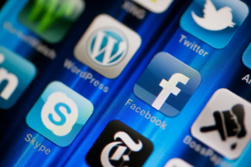 WordPress: display the total number of Twitter followers and Facebook fans